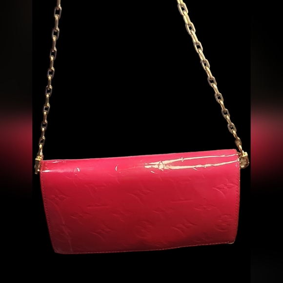 EUC-LOUIS VUITTON VERNIS WALLET- RED- With LV Chain, box, and ribbon - Picture 3 of 14